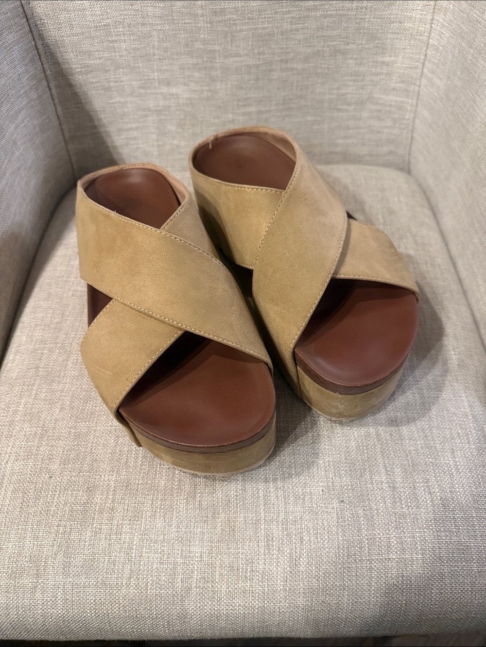 Women's Suede Crisscross Platform Sandals - Tan